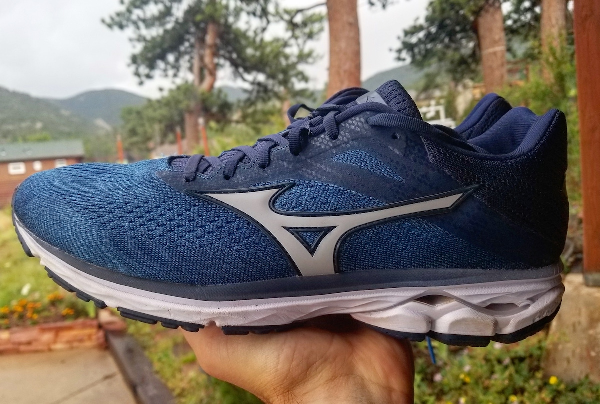 mizuno wave sneakers