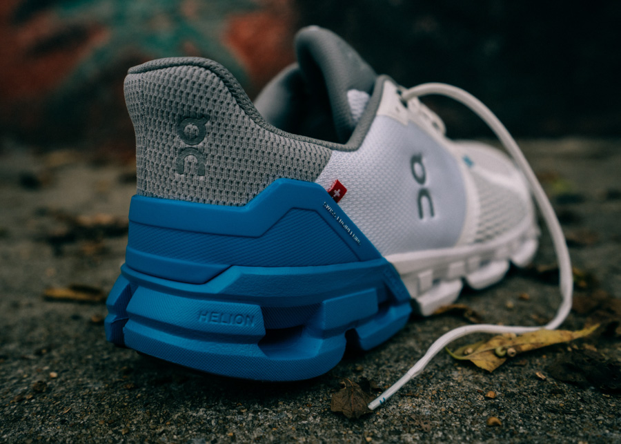 on cloudflyer white blue